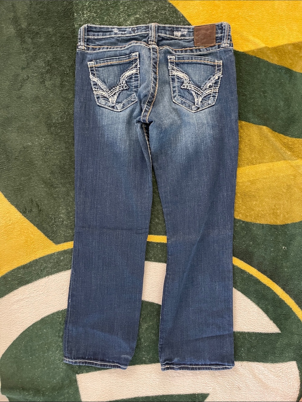 Big Star Women's cropped/capri jeans in Medium Blue with Embroidered Pockets 27